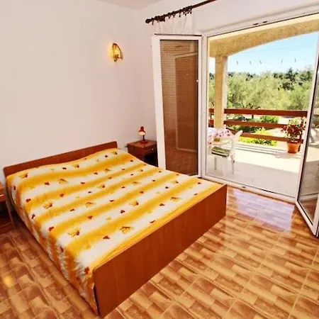 Veselka, - One Bedroom With Terrace And Garden View 1 Διαμέρισμα Λομπάρδα