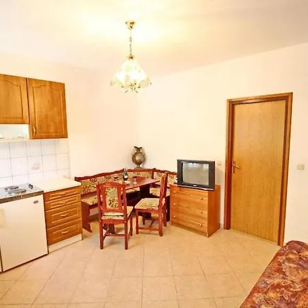 Veselka, - One Bedroom With Terrace And Garden View 1